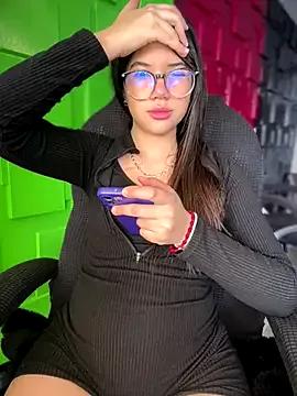 Queen__Love from StripChat is Freechat