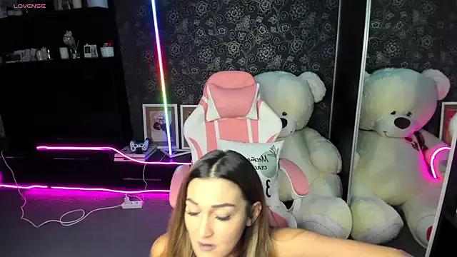 Queen_baby from StripChat