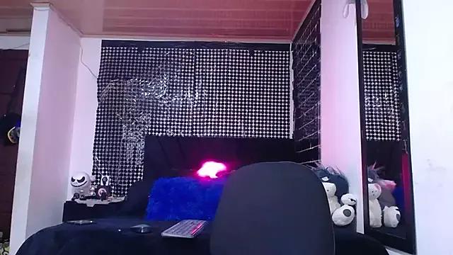 Queen_Blue77 from StripChat