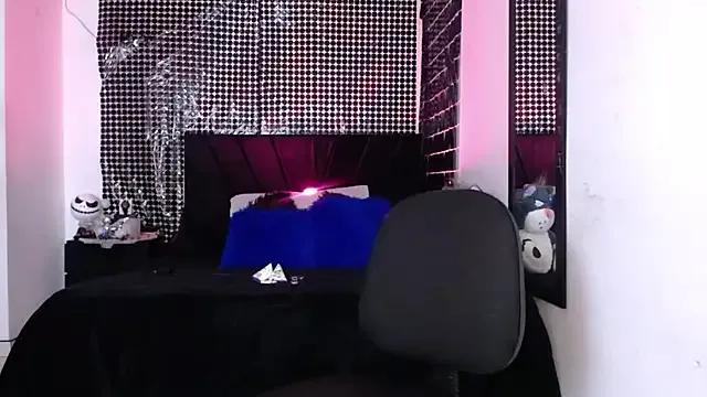 Queen_Blue77 from StripChat
