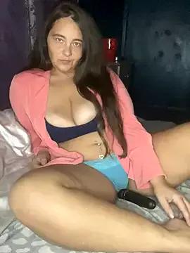 Queen_CamiXO from StripChat
