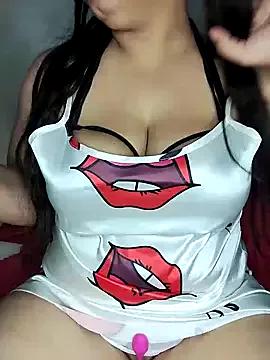 Discover our girls online shows and discover the company of countless livestreamers, with stunning shapes, sex toys and more.