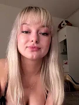 Queen_in_touch from StripChat is Freechat