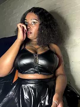 Discover our girls online shows and discover the company of countless livestreamers, with stunning shapes, sex toys and more.