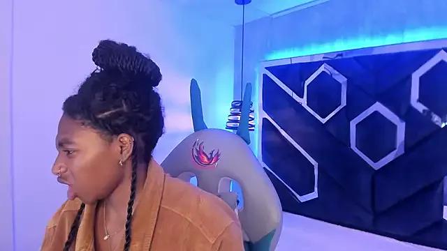 Queen_perla_ from StripChat