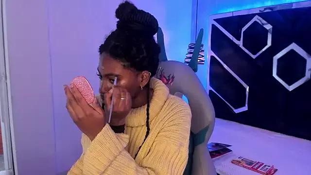 Queen_perla_ from StripChat