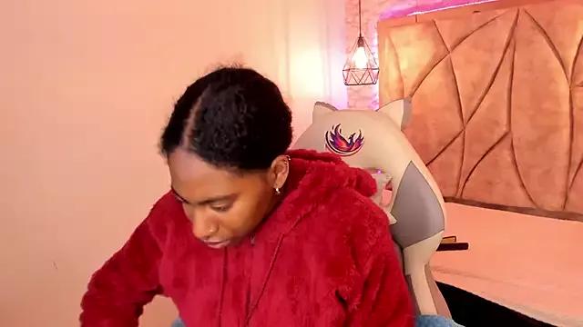 Queen_perla_ from StripChat