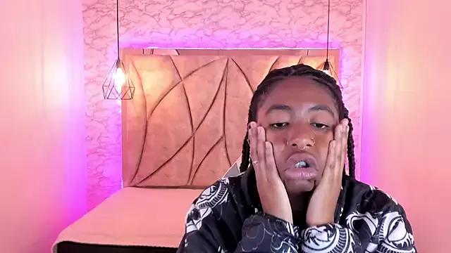 Queen_perla_ from StripChat