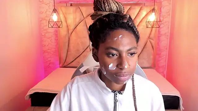 Queen_perla_ from StripChat