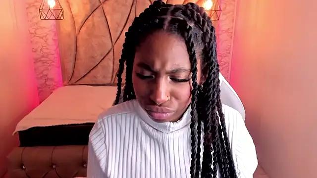Queen_perla_ from StripChat