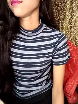 Queen_Pooja7 from StripChat
