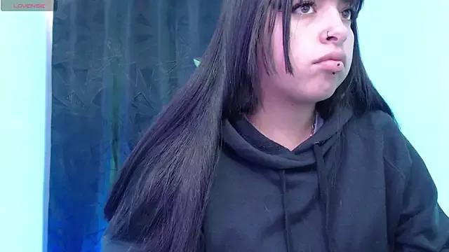 Discover our girls online shows and discover the company of countless livestreamers, with stunning shapes, sex toys and more.