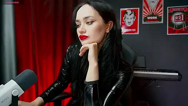 QueenAliss from StripChat