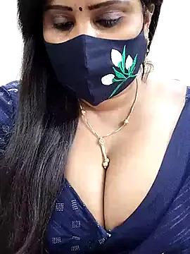 Queenflowerr from StripChat