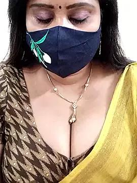 Queenflowerr from StripChat