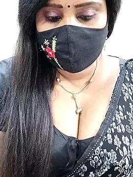 Queenflowerr from StripChat