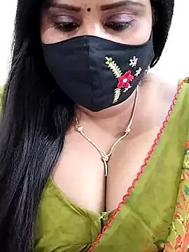 Queenflowerr from StripChat