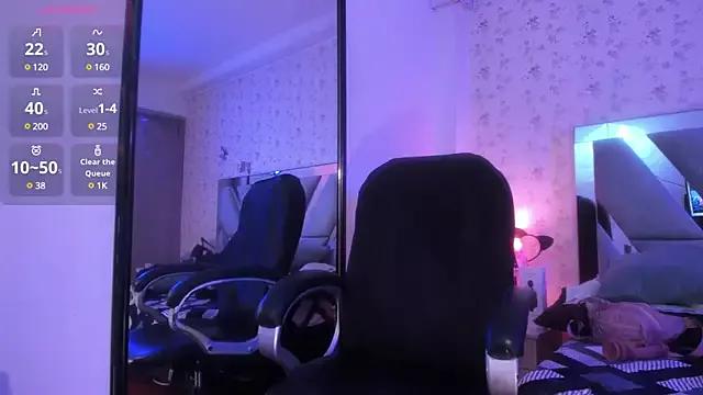 Queenjenn__ from StripChat