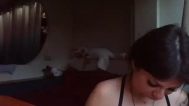 Discover our girls online shows and discover the company of countless livestreamers, with stunning shapes, sex toys and more.