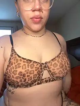 QueenNuttCollector from StripChat is Freechat