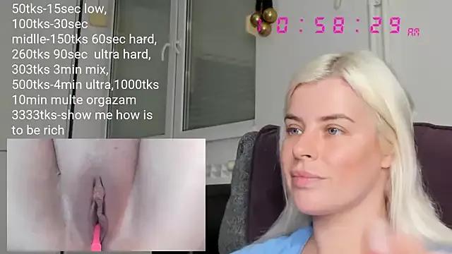 queenofthenighttt from StripChat is Freechat