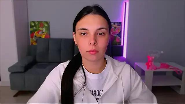 queenofthesense_ from StripChat