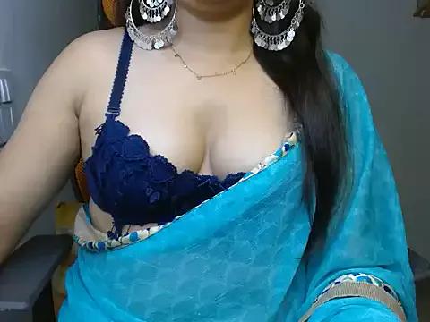 QueenoofstriP from StripChat