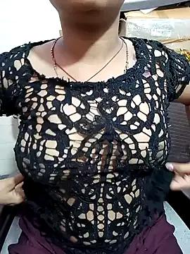 QueenSharmaa from StripChat