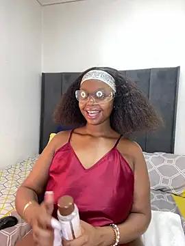QueenTee23 from StripChat