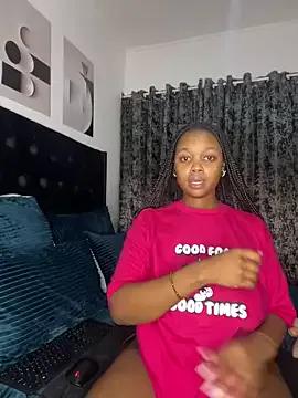 QueenTee23 from StripChat