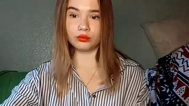 QuiveredFrown webcams show profile image 