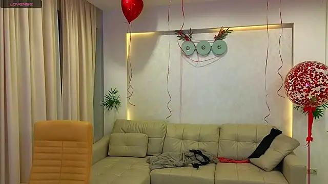 Discover our girls online shows and discover the company of countless livestreamers, with stunning shapes, sex toys and more.