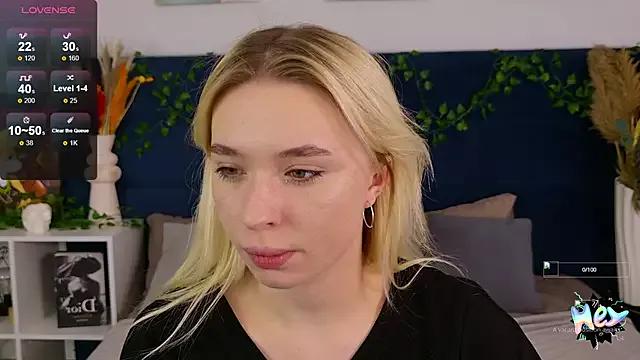 Discover our girls online shows and discover the company of countless livestreamers, with stunning shapes, sex toys and more.