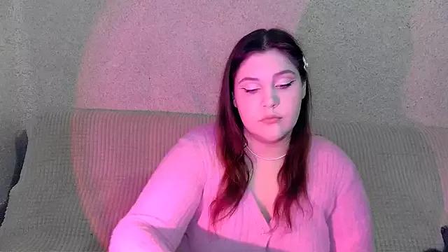 Discover our girls online shows and discover the company of countless livestreamers, with stunning shapes, sex toys and more.