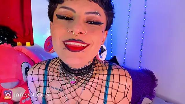 Rainnbow_ from StripChat is Freechat