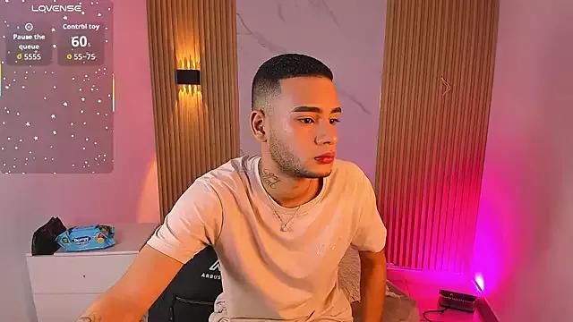 Randy_cole from StripChat is Freechat