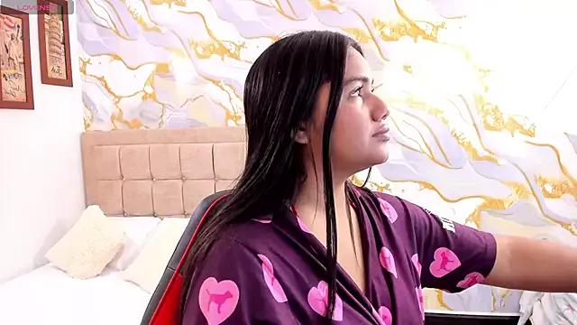 Discover our girls online shows and discover the company of countless livestreamers, with stunning shapes, sex toys and more.