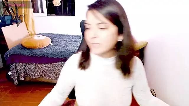 Discover our girls online shows and discover the company of countless livestreamers, with stunning shapes, sex toys and more.