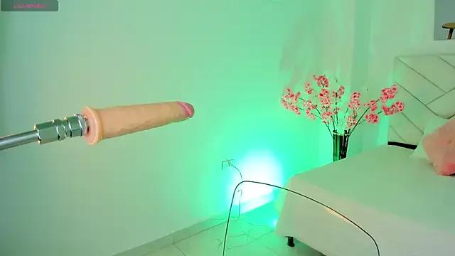 Discover our girls online shows and discover the company of countless livestreamers, with stunning shapes, sex toys and more.