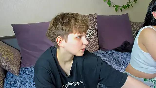 Discover our girls online shows and discover the company of countless livestreamers, with stunning shapes, sex toys and more.