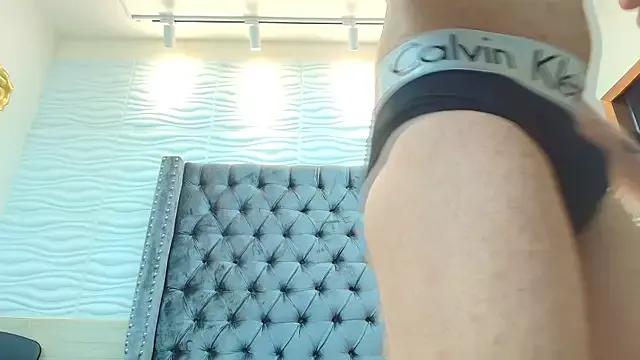 Discover our girls online shows and discover the company of countless livestreamers, with stunning shapes, sex toys and more.