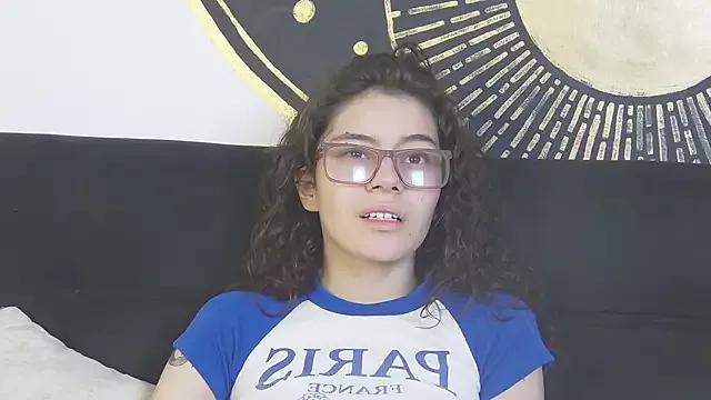 RavennMoonn from StripChat is Freechat