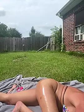 Raventhemilf from StripChat is Freechat