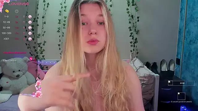Discover our girls online shows and discover the company of countless livestreamers, with stunning shapes, sex toys and more.