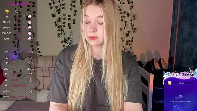 Discover our girls online shows and discover the company of countless livestreamers, with stunning shapes, sex toys and more.
