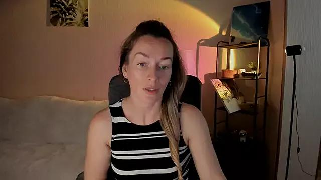 Discover our girls online shows and discover the company of countless livestreamers, with stunning shapes, sex toys and more.