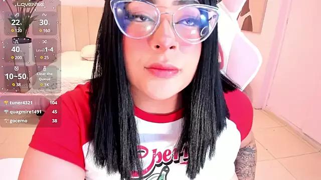 Discover our girls online shows and discover the company of countless livestreamers, with stunning shapes, sex toys and more.