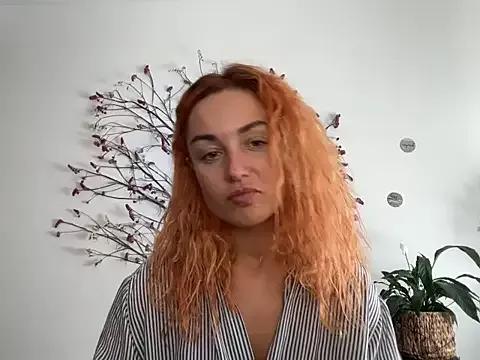 Reddgiirl from StripChat