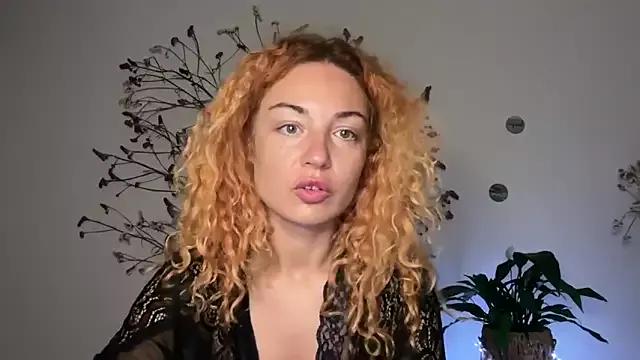 Reddgiirl from StripChat