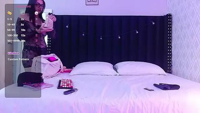 RedHotRaven from StripChat is Freechat
